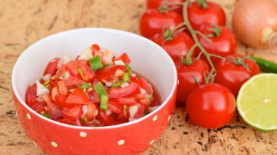 Brasilianische Tomatensalsa 