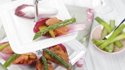 Chicory boats with smoked salmon and asparagus