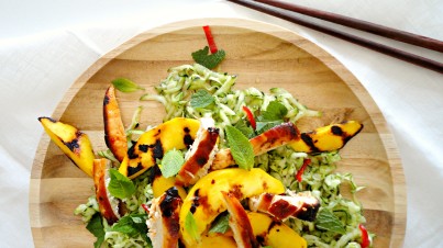 Fresh zucchini salad with spicy chicken and grilled mango