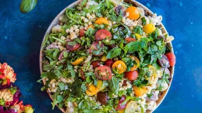 Couscous-Salat mit Feta und Oliven
