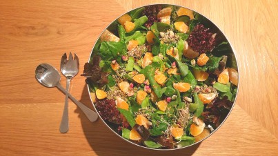 Ensalada de espinacas, mandarina y pistachos