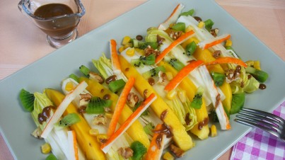 Witlofsalade met kiwi, mango en krab