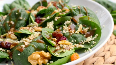 Ensalada de espinacas, quinoa y frutos secos