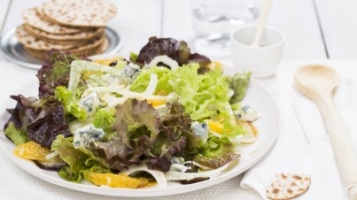 Oakleaf, fennel and orange salad with blue cheese