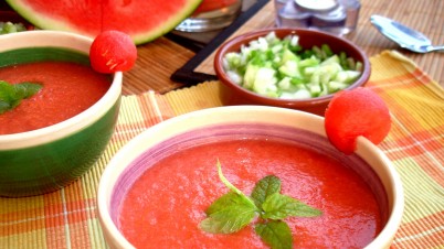 Gazpacho con tomate, pimiento, cebolla, pepino y sandía