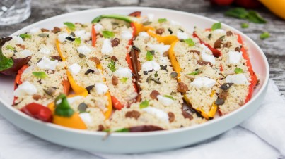 Gegrillte Spitzpaprika, gefüllt mit Couscous