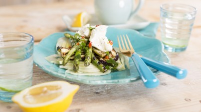 Gegrillte Auberginen mit Spargel und Büffelmozzarella 