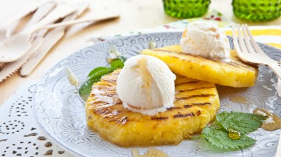 Karamellisierte gegrillte Ananas