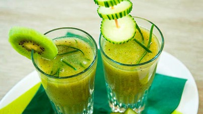 Smoothie z okurky a kiwi