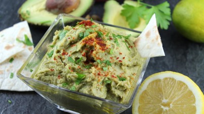 Hummus árabe de aguacate picantón