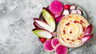 Hummus snack met witlofbootjes