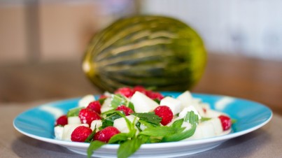 Piel de sapo melon salad with raspberries, mint and feta