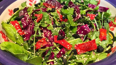 Ensalada de hojas verdes y lombarda Ensalada de hojas verdes y lombarda