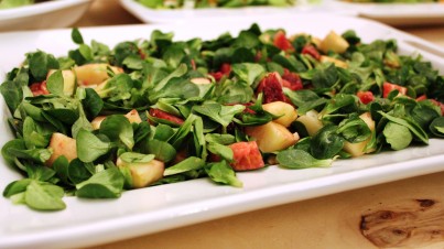 Cornsalad with orange, apple, pecorino and walnuts