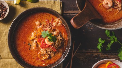 Noodle soup with prawns and Sweet pointed peppers