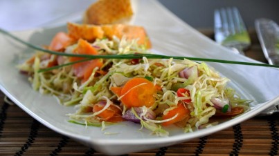 Salade de chou vert sauce aigre-douce 