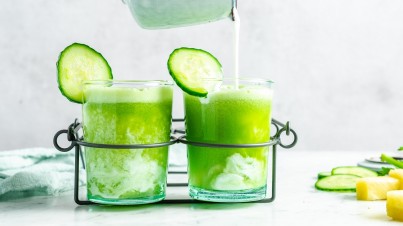 Zumo de pepino/piña con un toque de leche de coco