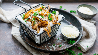 Kohlrabi chips with truffle mayonnaise 