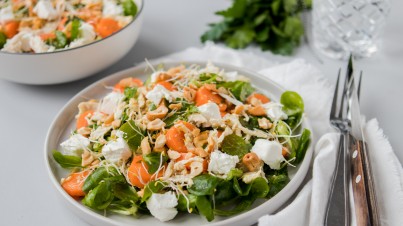 Chicken salad with carrots and goat's cheese