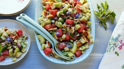 Melonensalat mit Gurke, Minze und Halloumi