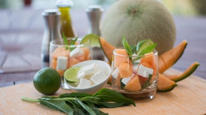 Summer salad with melon, mint and feta 
