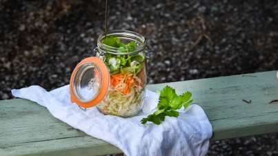 Ensalada para llevar con zanahorias y col Ensalada para llevar con zanahorias y col