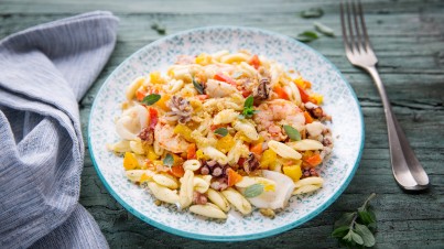 Cavatelli in insalata di pesce, peperoni e mollica di san giuseppe