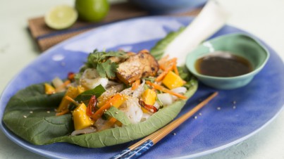 Salada de macarrão com acelga