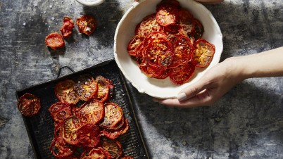 Chips de tomate en rama al horno