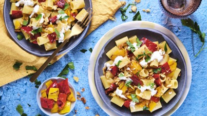 Pasta con peperoni grigliati e burrata + mollica croccante e prezzemolo