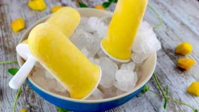 Polos o paletas de mango refrescantes