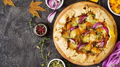 Savoury pumpkin pie with red onion and feta cheese 