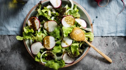 Insalata di ravanelli coltivati in casa 