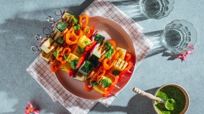 Regenboogspiesen met snelle chimichurri 