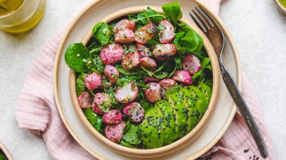 Salade de radis rôtis et vinaigrette au pesto