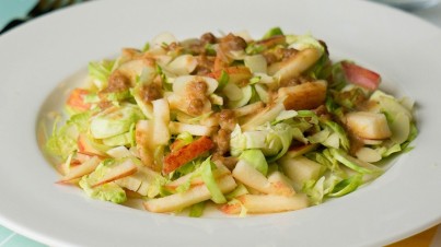 Rosenkohlsalat mit Mandeln