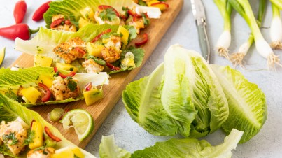 Romanasalat-Tacos mit Fisch und fruchtiger Salsa
