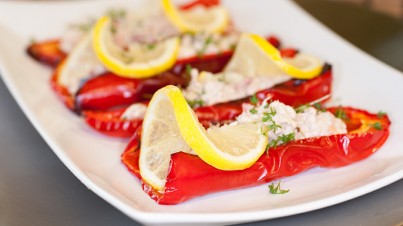 Gegrilde puntpaprika met tonijnsalade