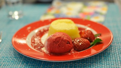 Zitronenpudding mit Roter Beeren-Soße