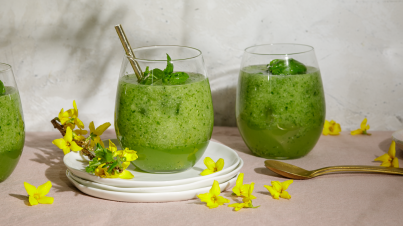 Mocktail van komkommer en basilicum