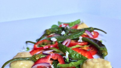 Insalata di peperoni dolci con salsa di ceci