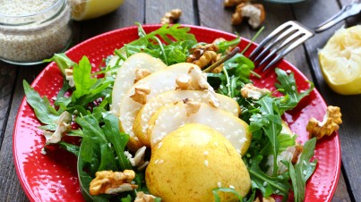 Ensalada de nueces, pera y parmesano