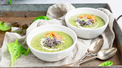 Lettuce soup with mint and peas