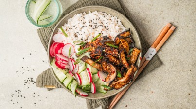 Spicy miso-aubergine with crunchy vegetables and rice