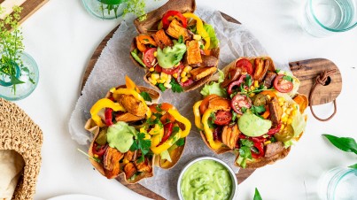 Taco-Salatschüsseln mit Spitzpaprika und Süßkartoffeln