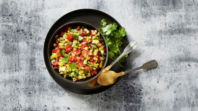 Ensalada de cereales y tomate