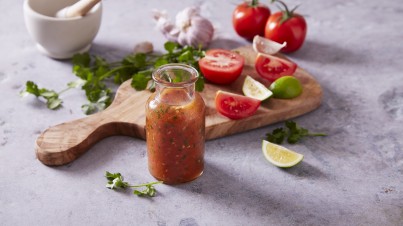 Salsa de vinagreta de tomate en ramo