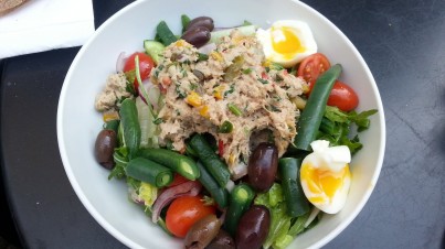 Thunfischsalat mit Kartoffeln, grünen Bohnen & Gurken