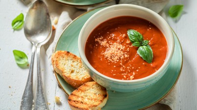 Sopa de tomate fresco