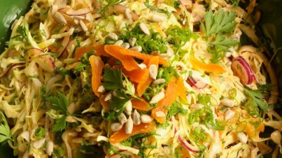 Coleslaw com damasco e iogurte